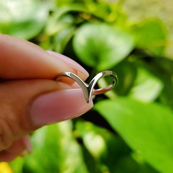Sterling Silver Chevron Ring, V Women Ring, Simple Stack Ring,Dainty Silver Ring - Picture 4 of 9